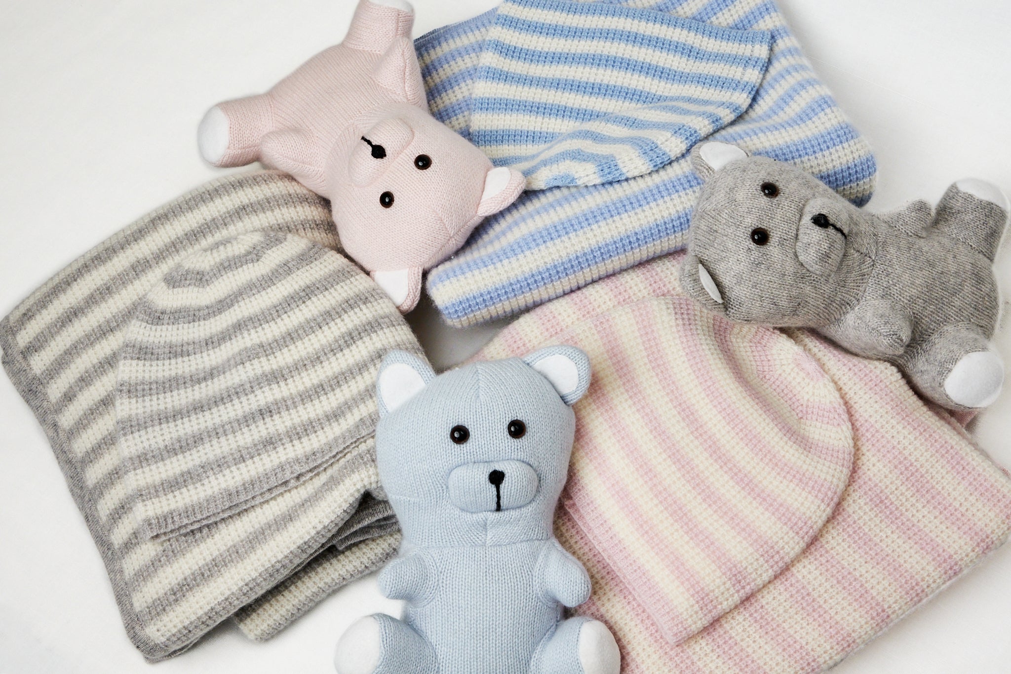 When can babies sleep with blankets? Sofia Cashmere SofiaCashmere