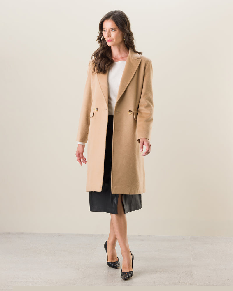 Woman Wearing Pure Cashmere Pick-Stitched Double-Breasted Coat In Camel