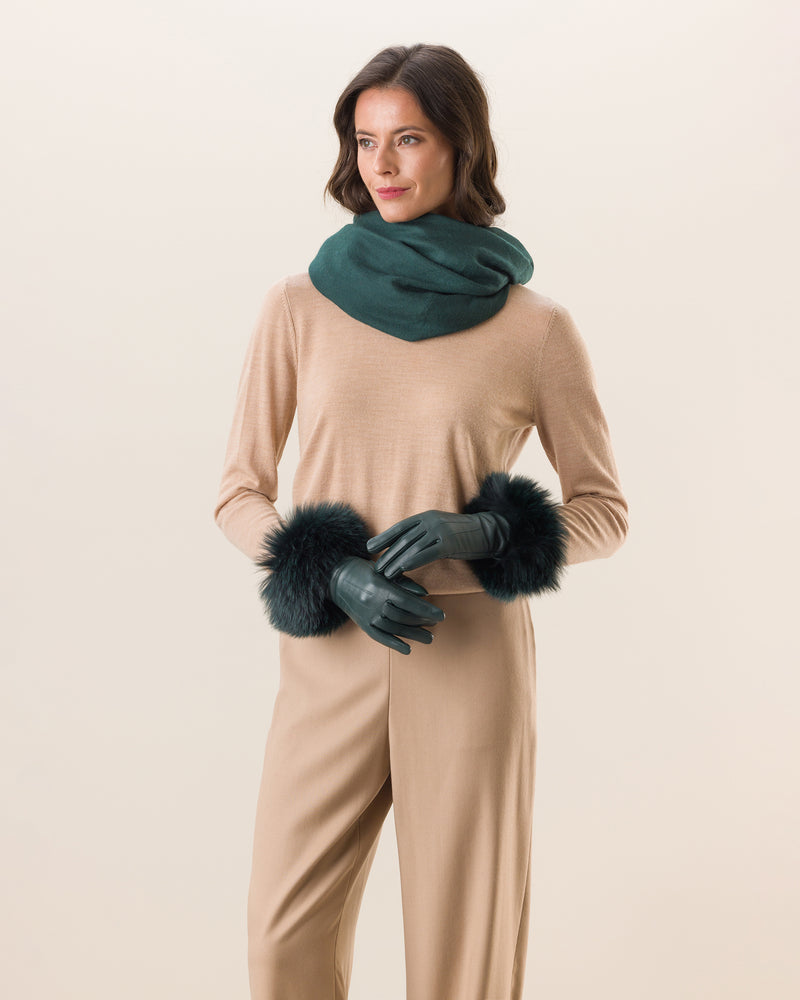 Woman wearing Mano fur trimmed leather glove in emerald