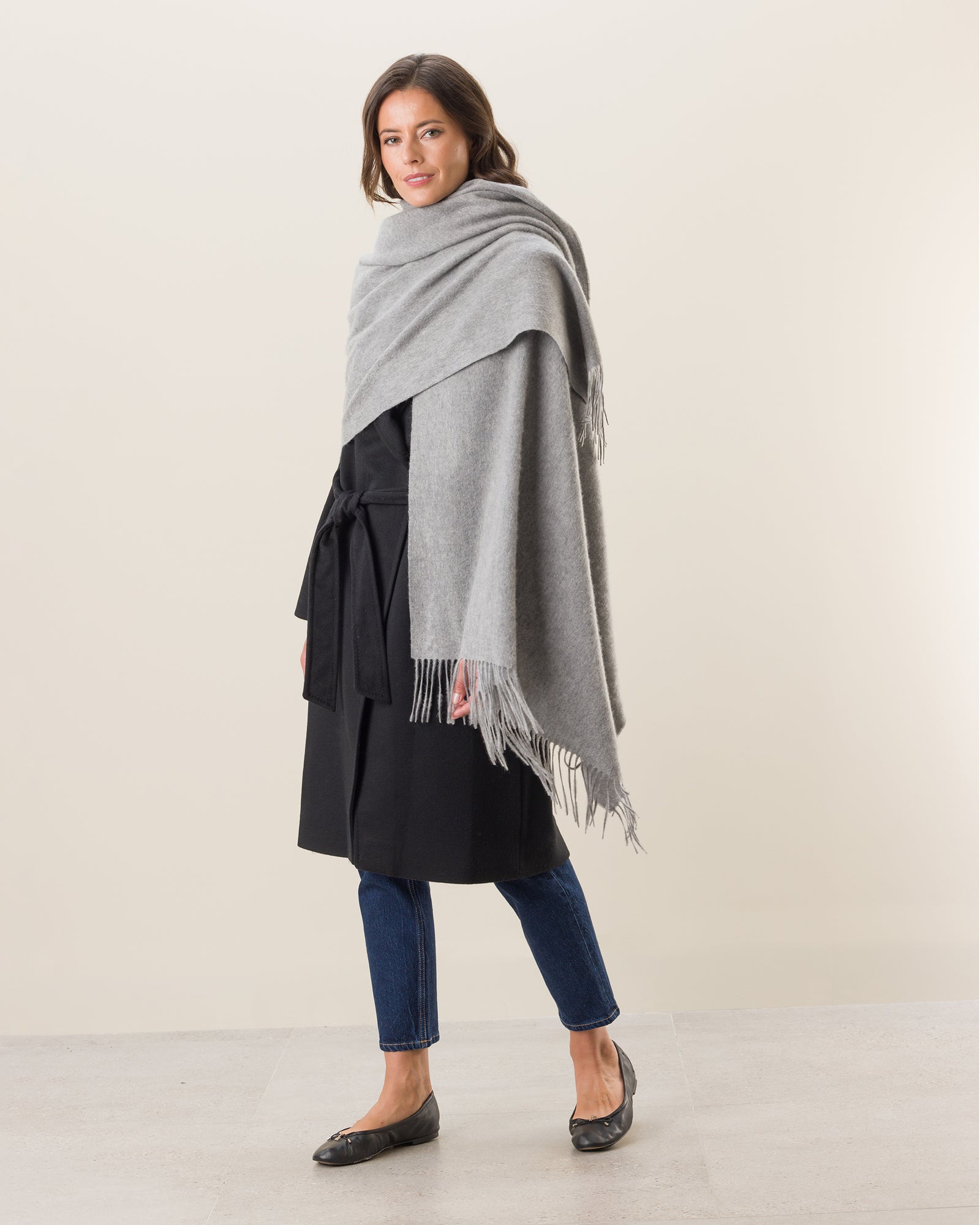 VIP【送料関税込】Saint Laurent CASHMERE FRINGED SCARF Black Logo-Embroidered Fringed Cashmere Scarf | SAINT