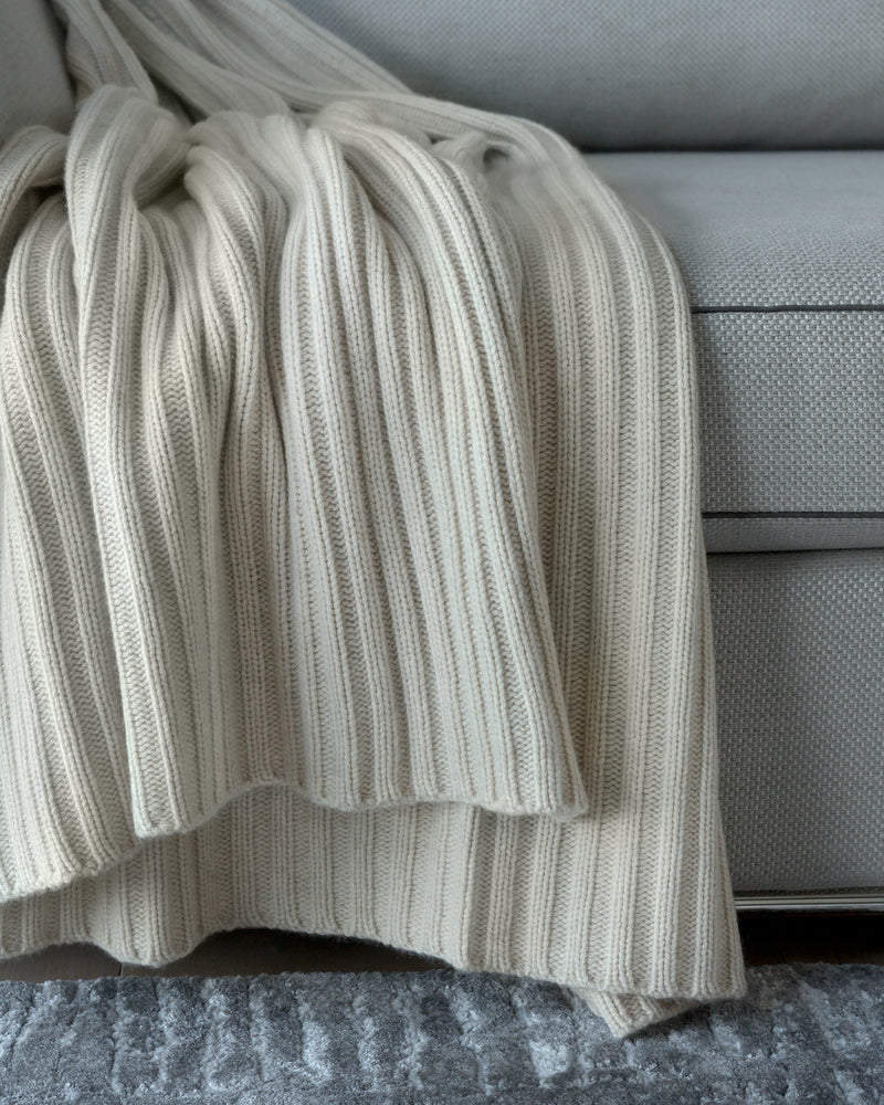 Brooklyn Loft Chunky Cashmere Throw  in oatmeal