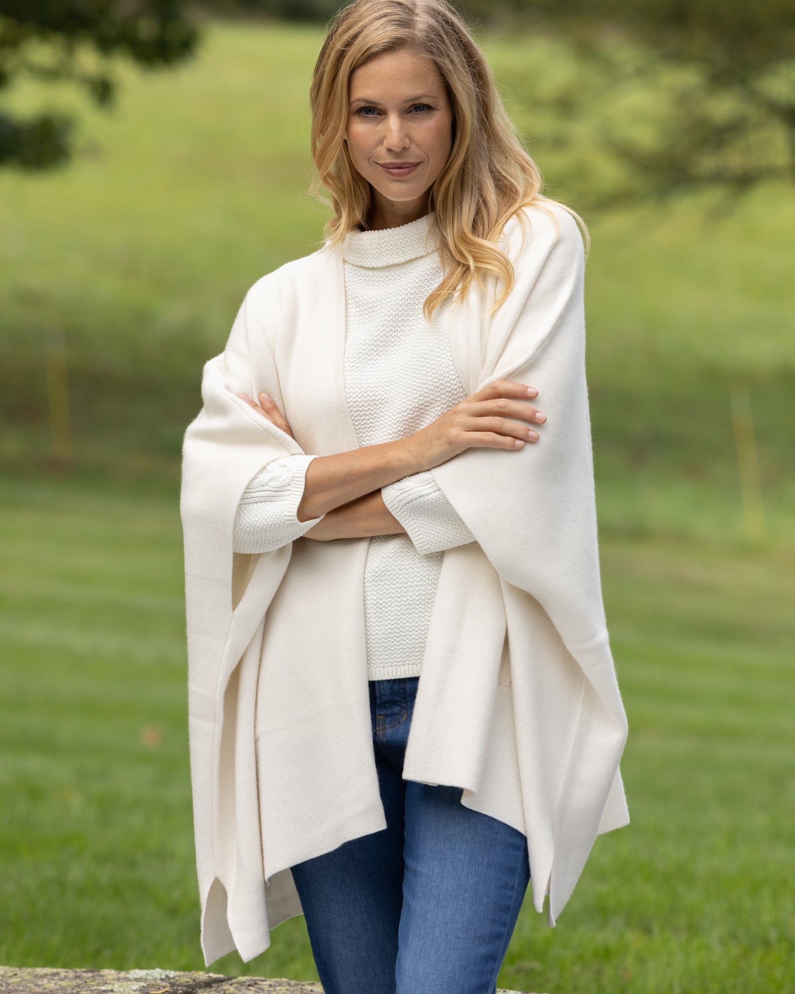 Amicale Cashmere Knit Cashmere Cape, Grey Women main image 2