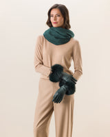Woman wearing Mano fur trimmed leather glove in emerald
