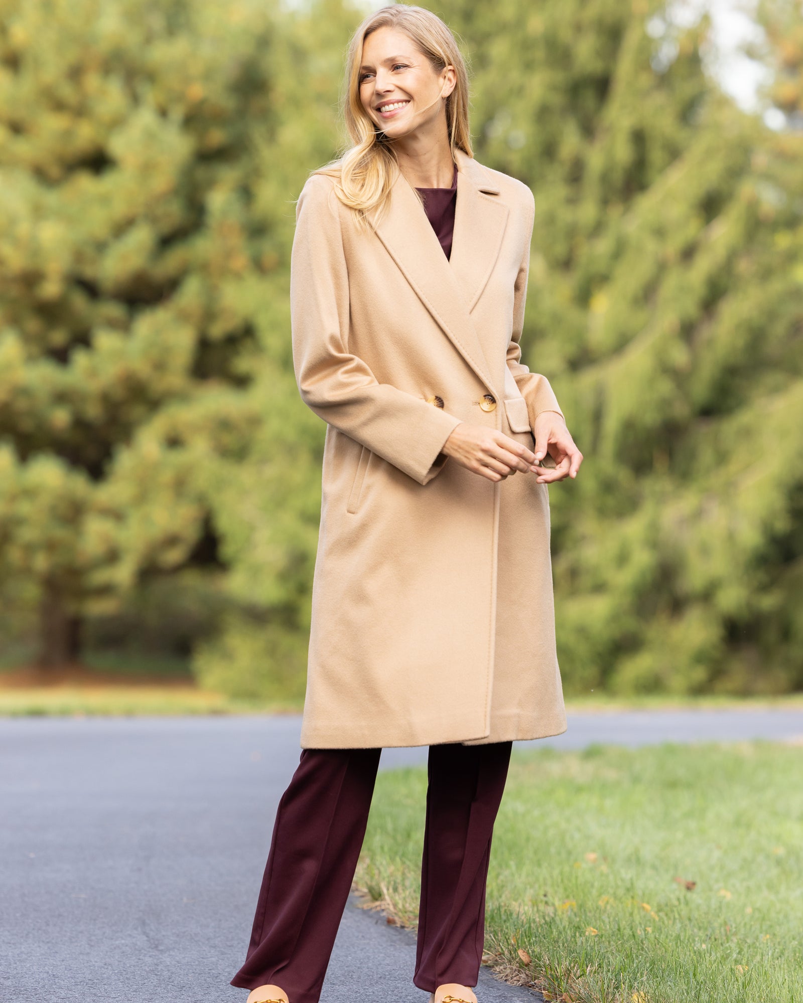 ジャケット・アウター Camel Cashmere Double Breasted Long Coat Camel double-breasted coat in cashmere cloth, white, woman | Lardini