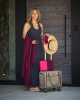 Mondrian cashmere Travel Set in Burgundy on model